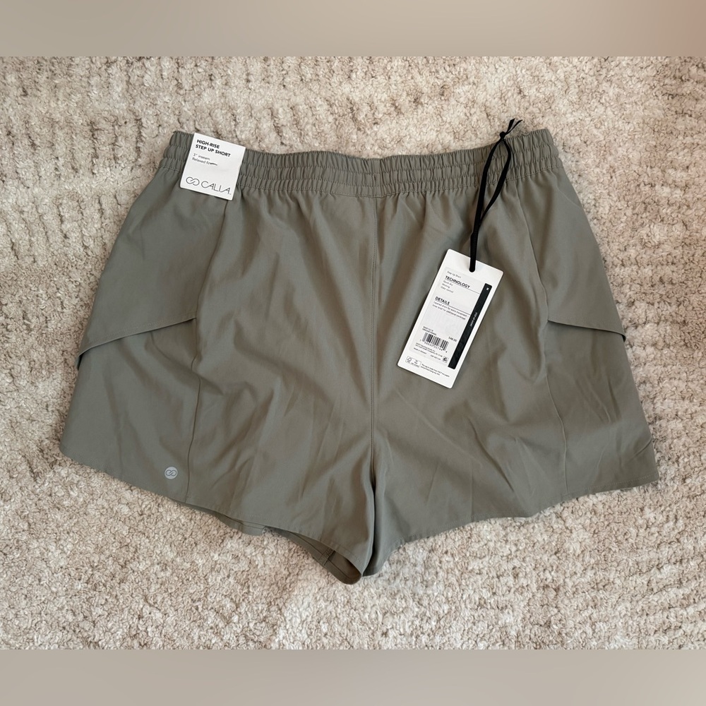Calia by Carrie Underwood High Rise Step Up Shorts size M - NWT
